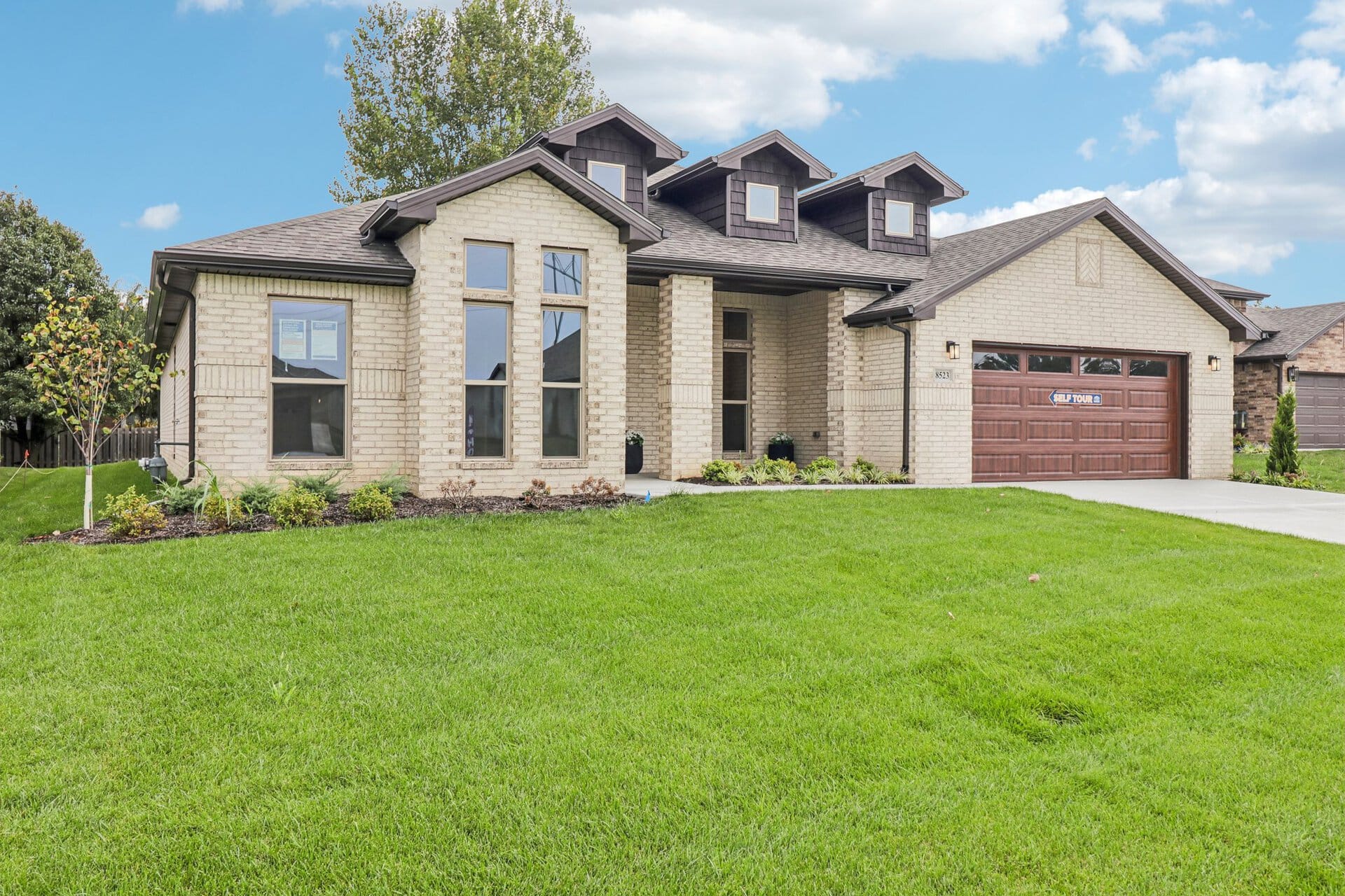 2 Web Or Mls Pickering St S1009 002