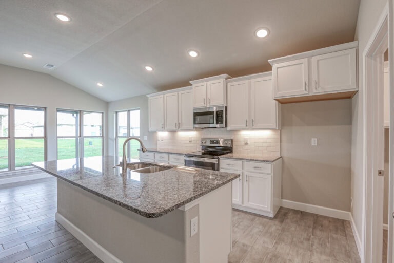 Christine Arisehomes7552belmontdrshawneeks66227 38 (7)