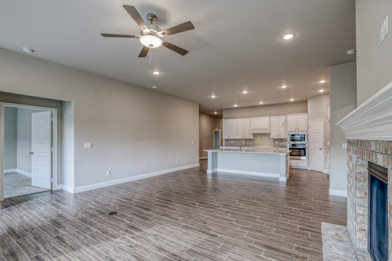 Sara Ann Arisehomes 7529apachedr (22)