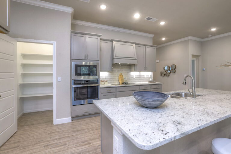 Tracy 31 Web Or Mls Arise 24315 W 76th St. Shawnee, Ks 31 (11)