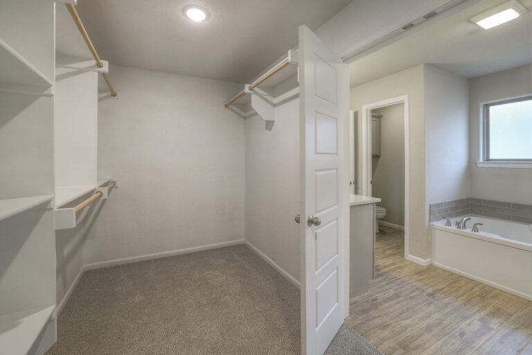 Tracy 31 Web Or Mls Arise 24315 W 76th St. Shawnee, Ks 31 (23)