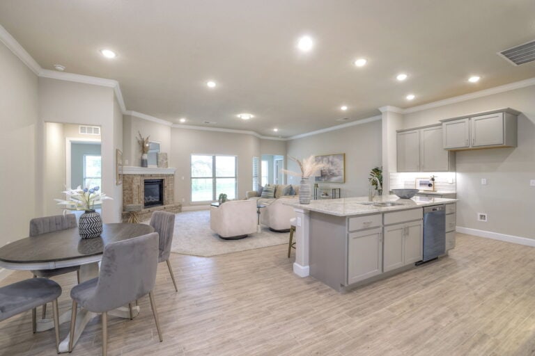 Tracy 31 Web Or Mls Arise 24315 W 76th St. Shawnee, Ks 31 (5)