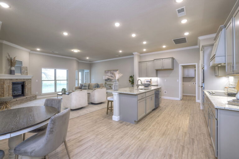 Tracy 31 Web Or Mls Arise 24315 W 76th St. Shawnee, Ks 31 (6)