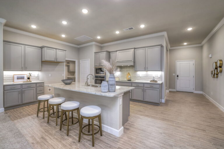 Tracy 31 Web Or Mls Arise 24315 W 76th St. Shawnee, Ks 31 (8)