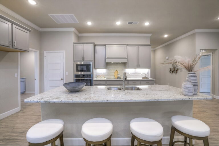 Tracy 31 Web Or Mls Arise 24315 W 76th St. Shawnee, Ks 31 (9)