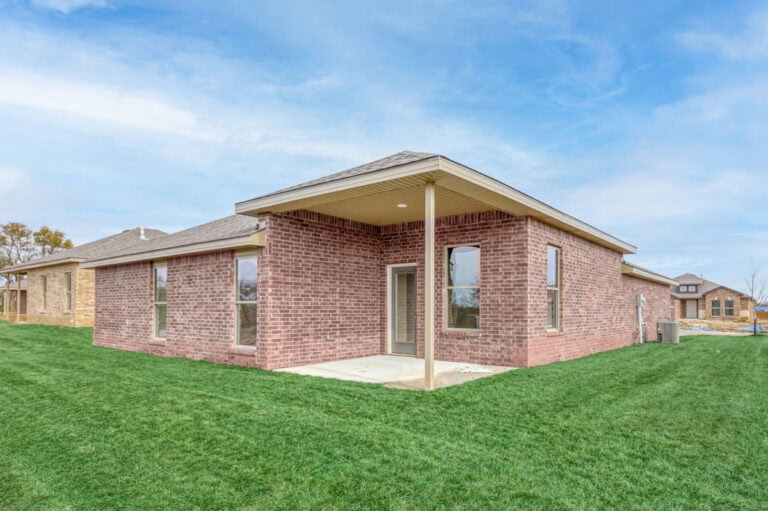MARIE_AriseHomes-7516SArapahoDr (2)