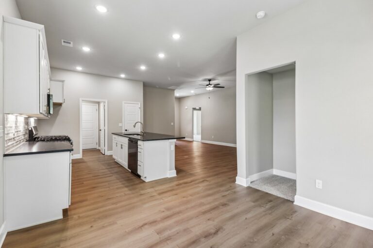 11-web-or-mls-W 87th St-S0609-011