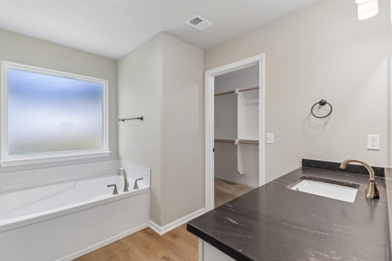 21-web-or-mls-W 87th St-S0609-021