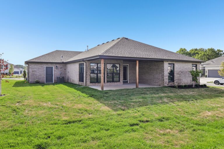 24-web-or-mls-S Hall St-S3008-024
